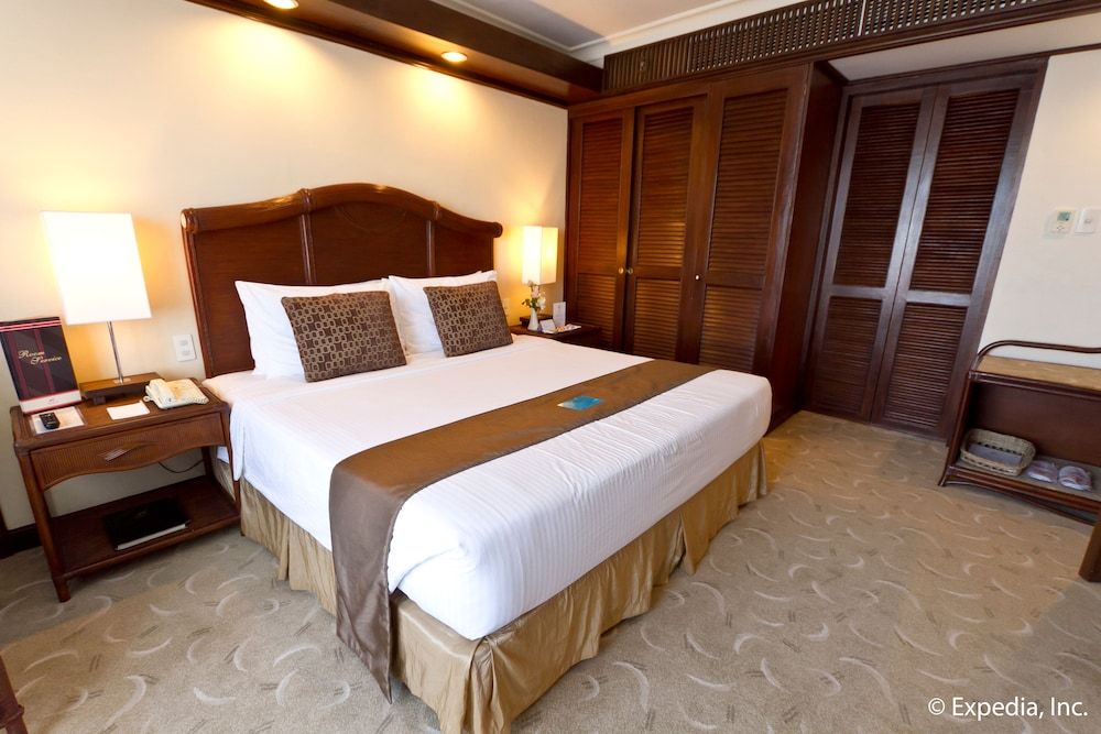 Waterfront Airport Hotel & Casino Executive Suite 3