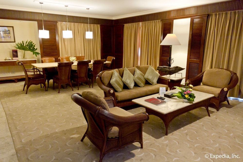 Waterfront Airport Hotel & Casino Executive Suite 13