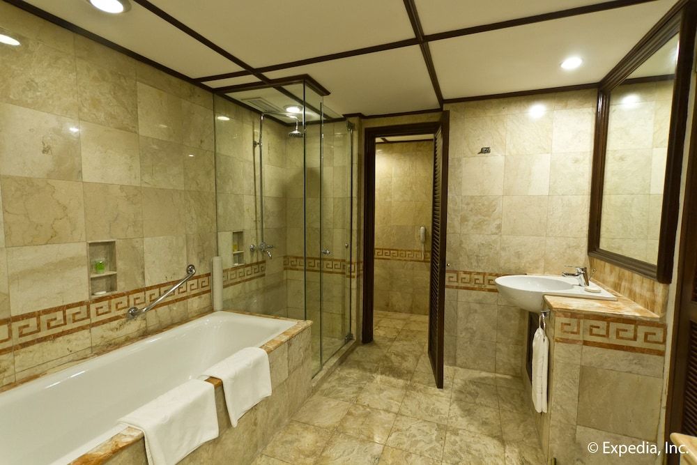 Waterfront Airport Hotel & Casino Executive Suite 8