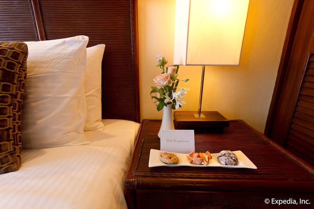 Waterfront Airport Hotel & Casino Executive Suite 6