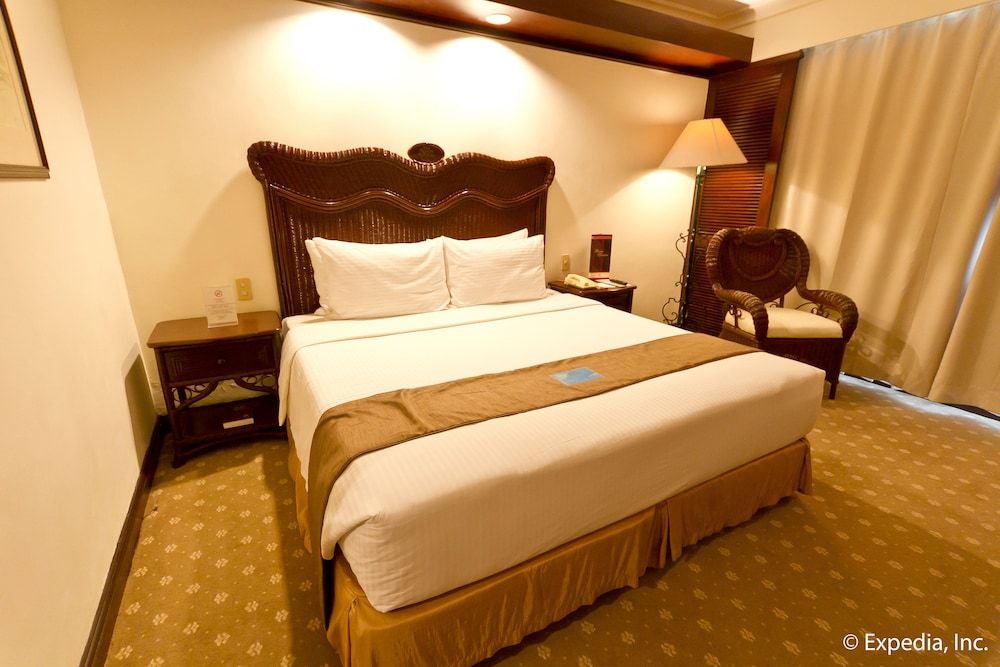 Waterfront Airport Hotel & Casino Superior Room 4