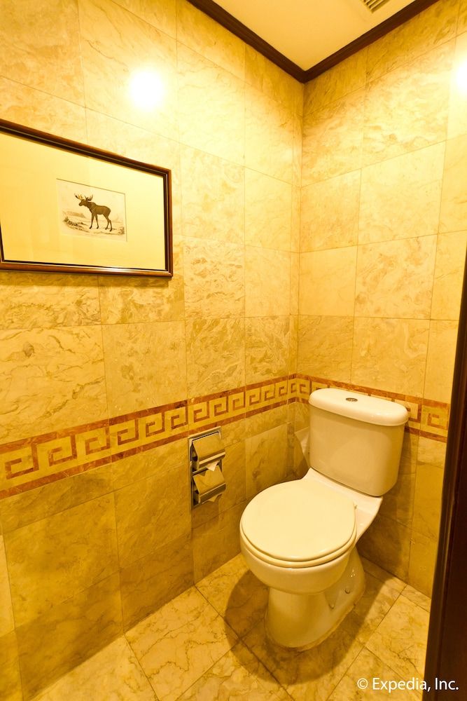 Waterfront Airport Hotel & Casino Executive Suite 9