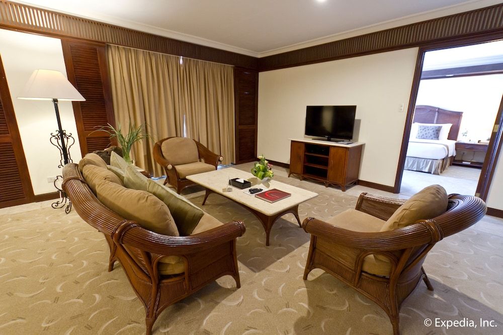 Waterfront Airport Hotel & Casino Executive Suite 12