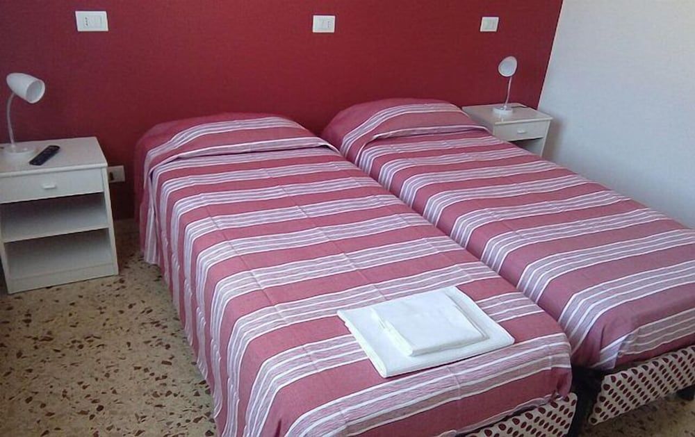 Gardenia Guest House Junior Room 2