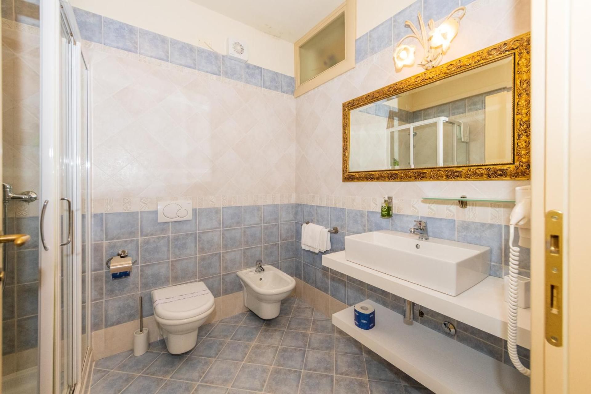 Deluxe Two-Bedroom Apartment