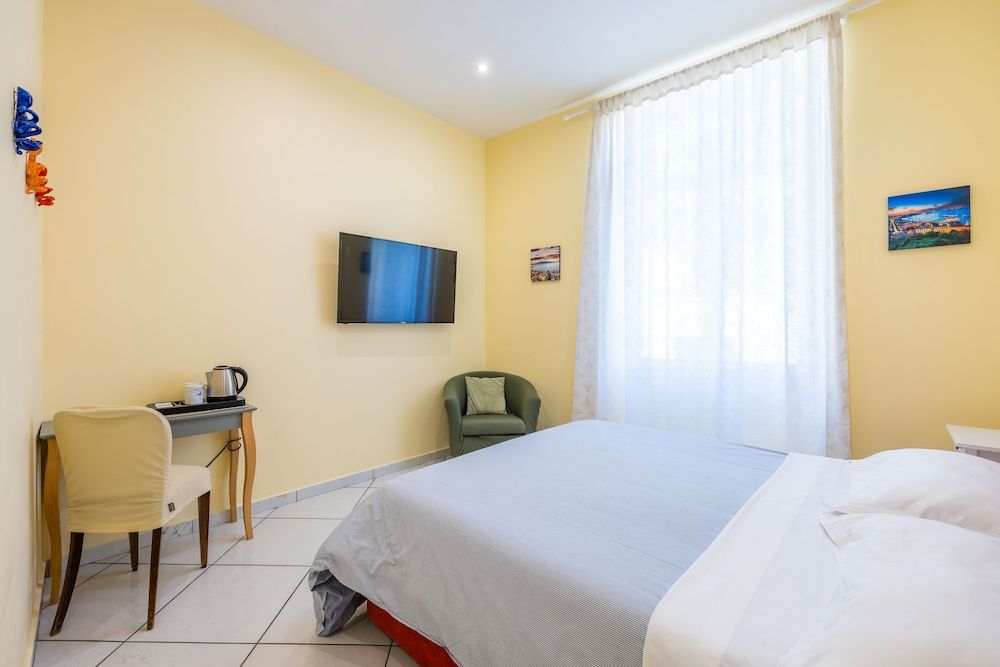 La Casa di Bruno Napoli Deluxe Double Room, City View 4