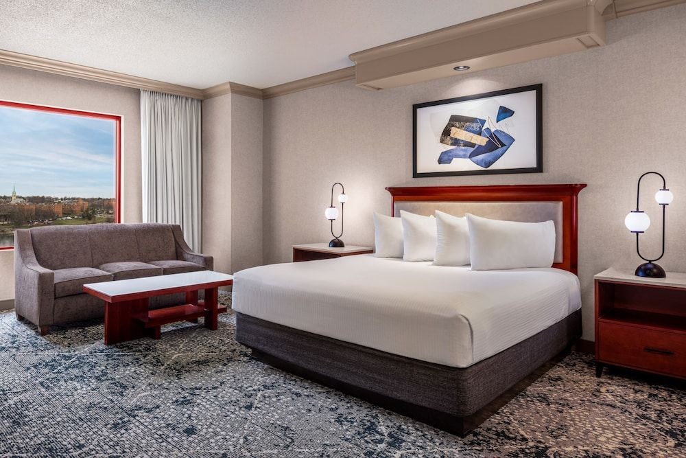 Harrah's Joliet Casino & Hotel - A Caesars Rewards Destination Luxury Room, 1 King Bed