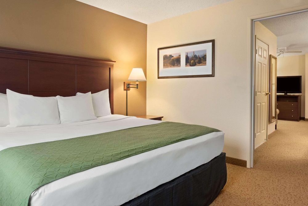 Suite, 1 King Bed, Non Smoking, Jetted Tub