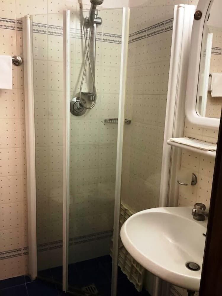 Hotel Savona Basic Single Room 4