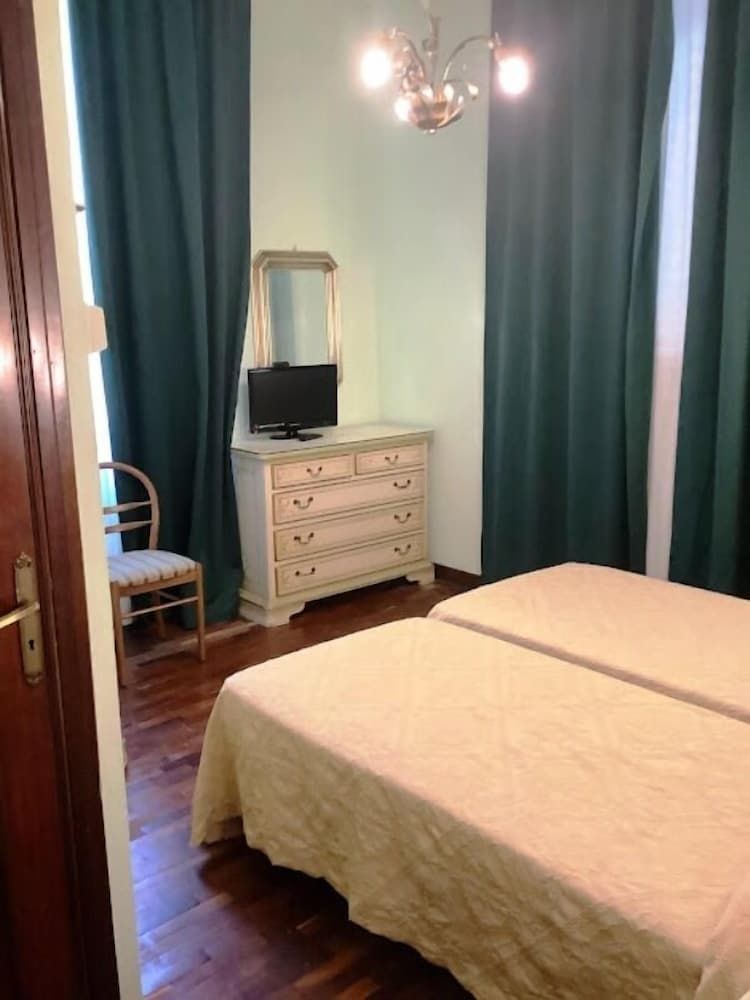 Hotel Savona Family Quadruple Room 8