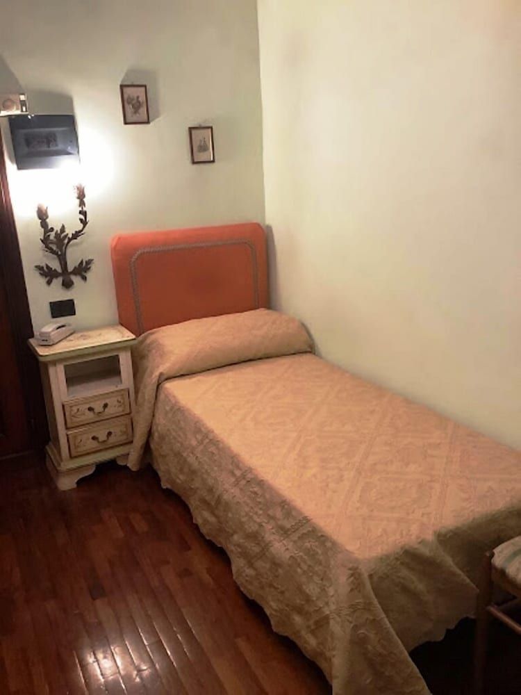 Hotel Savona Basic Single Room 3