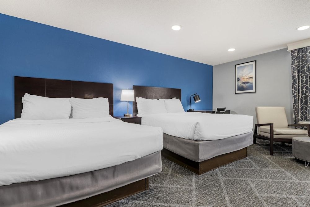Executive Room, 2 Queen Beds, Non Smoking, Refrigerator & Microwave (Living Room)