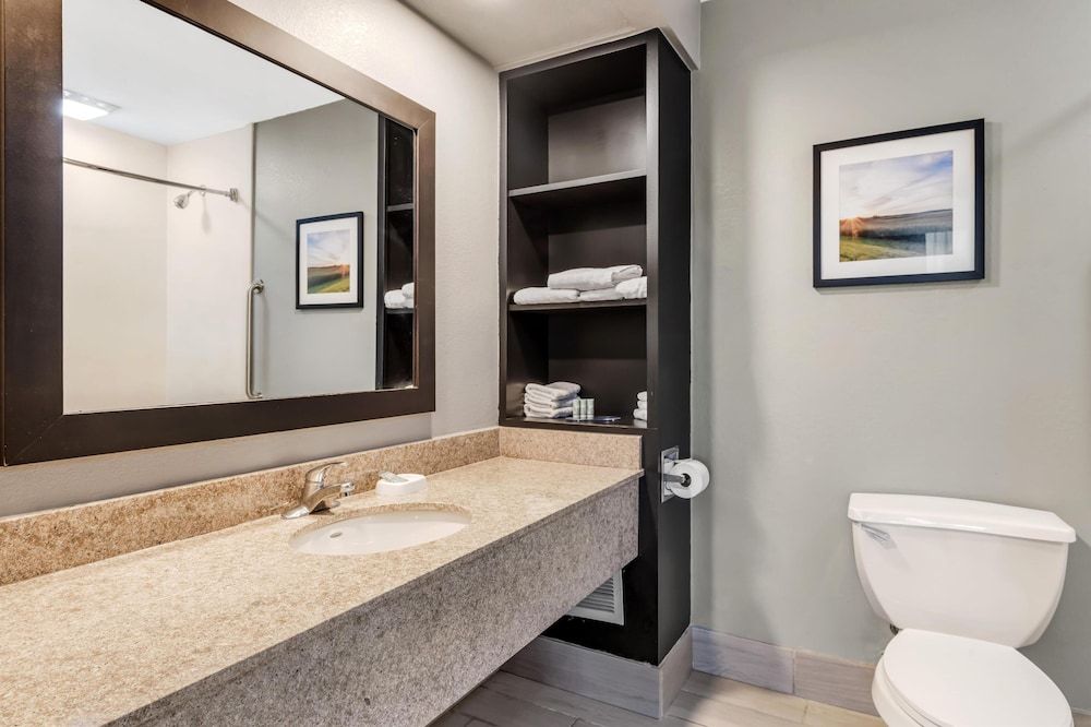 Executive Room, 2 Queen Beds, Refrigerator & Microwave, Poolside (Living Room)