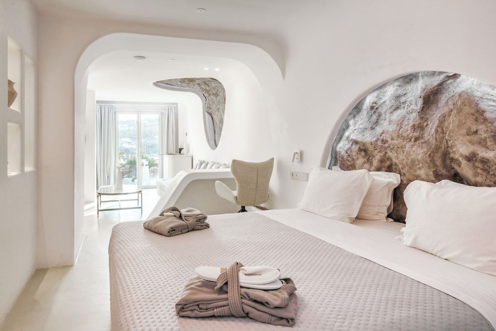 Two Bedroom Suite with Sea View & Pool