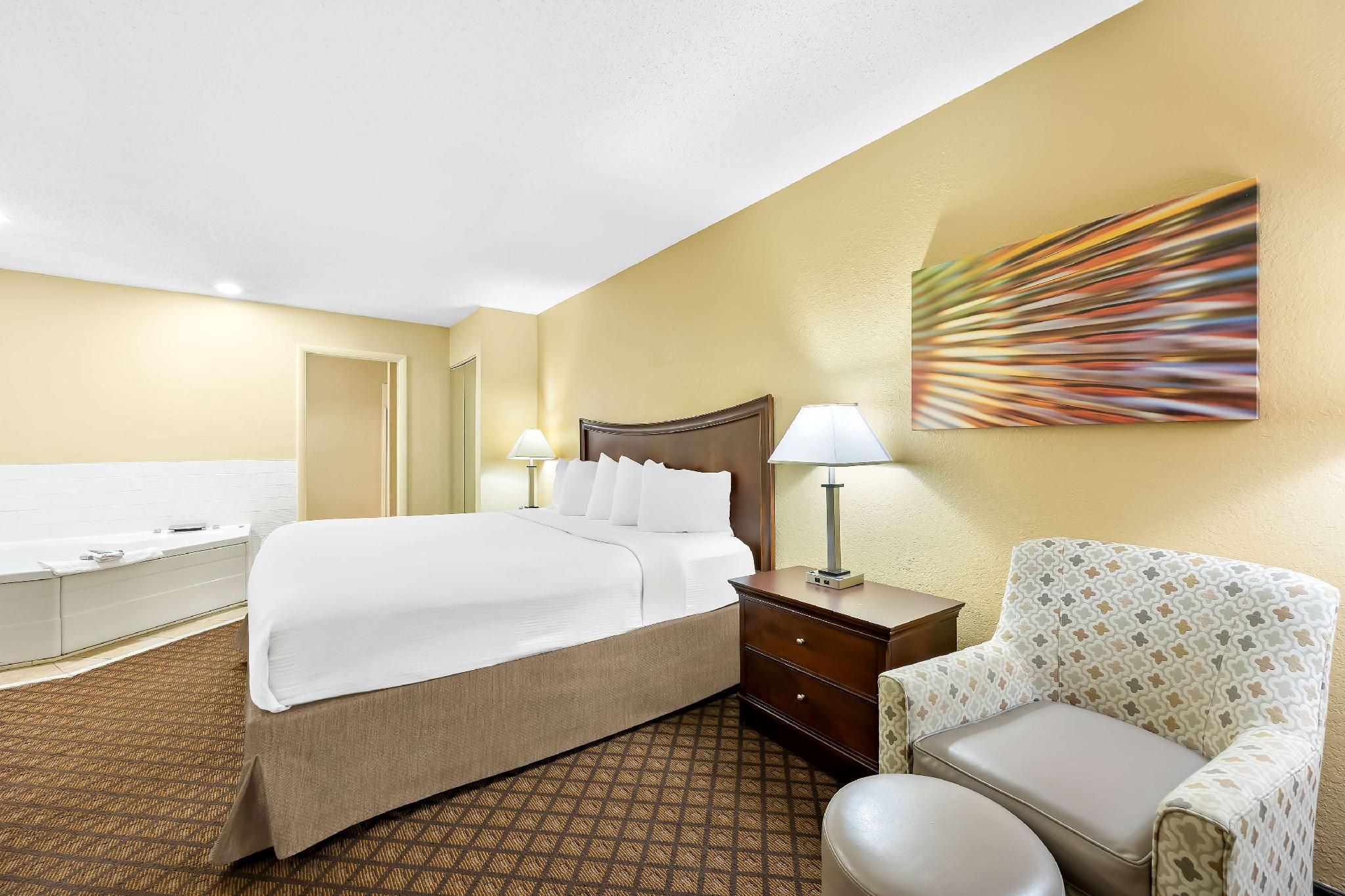 Suite - 1 King Bed, Nonsmoking, Corner Jacuzzi In Bedroom