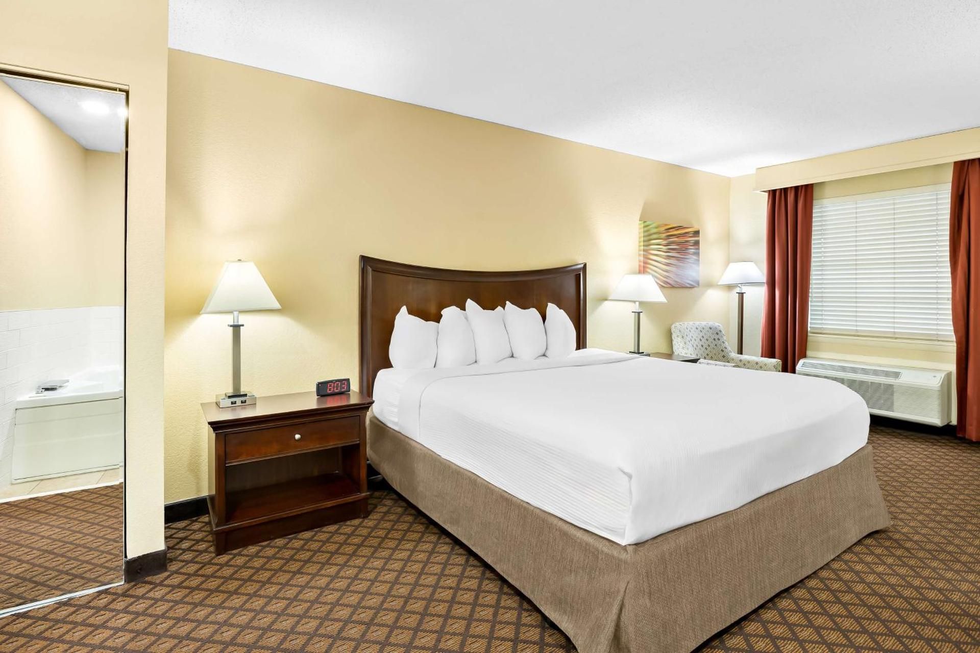 Suite - 1 King Bed, Nonsmoking, Corner Jacuzzi In Bedroom