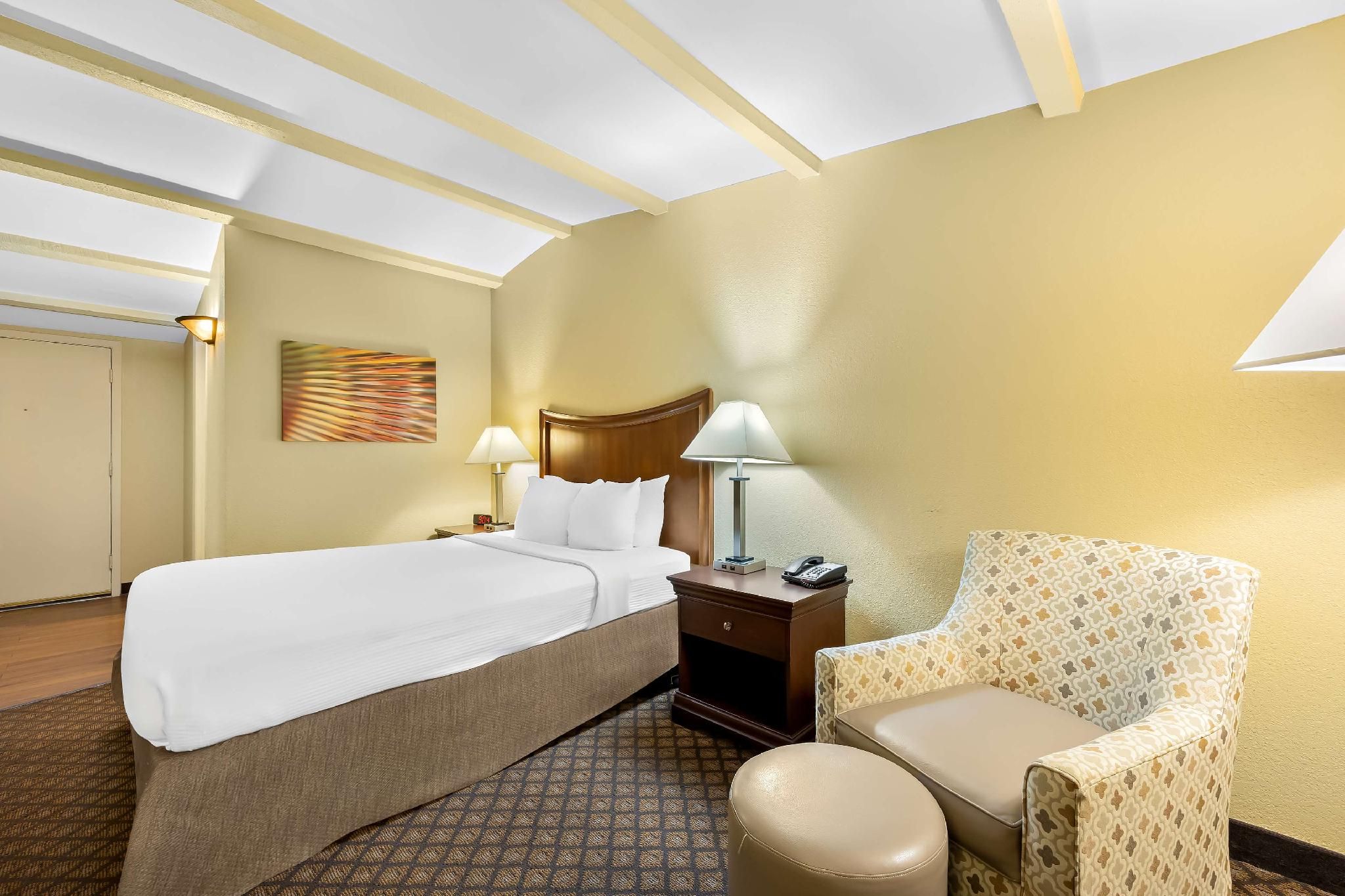 1 Queen Bed, Nonsmoking