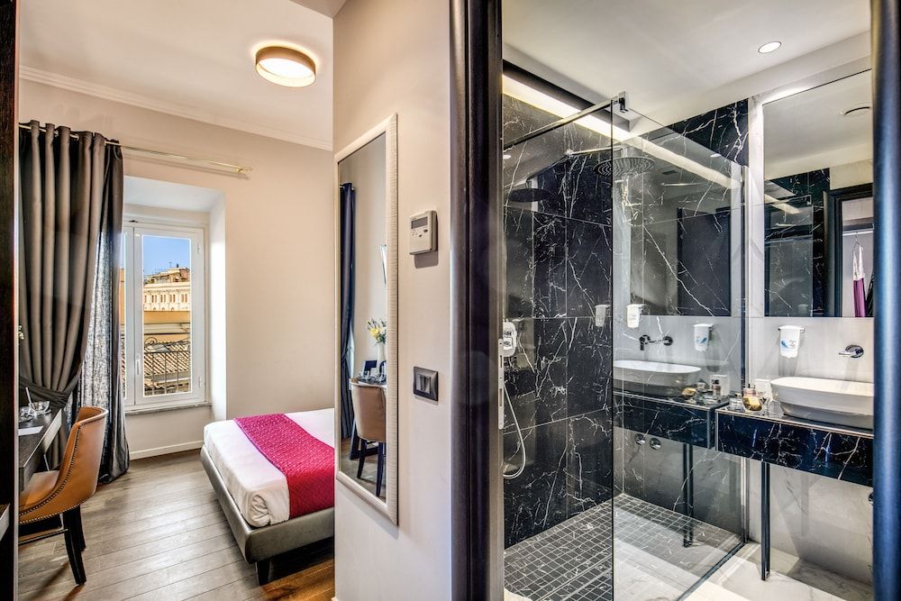 Piccola Navona Roof Garden Queen room 9