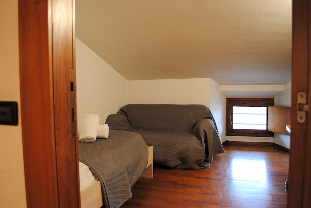 Single Room, Shared Bathroom