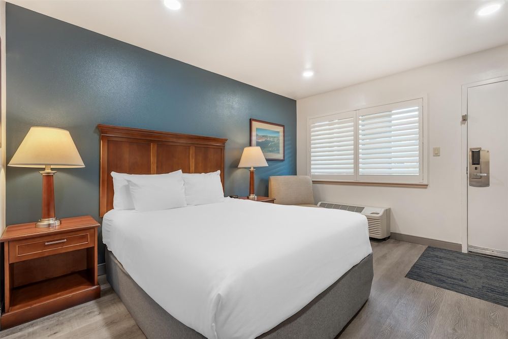 Best Western Plus Clocktower Inn Standard Room, 1 Queen Bed, Accessible, Non Smoking 2