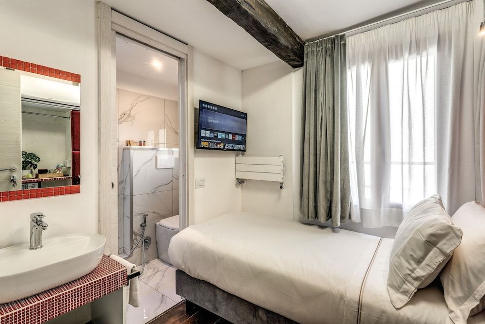 undefined Piazza di Spagna Comfort Rooms 5
