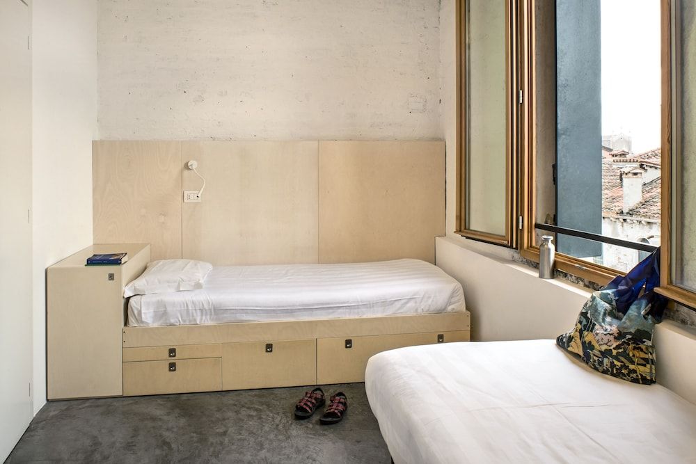 Combo Venezia Twin Room, Private Bathroom