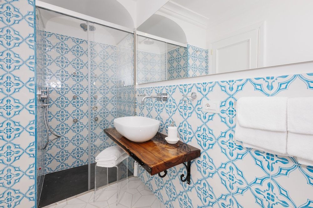 La Bizantina Luxury Suite, 1 King Bed, Terrace, Sea View 8