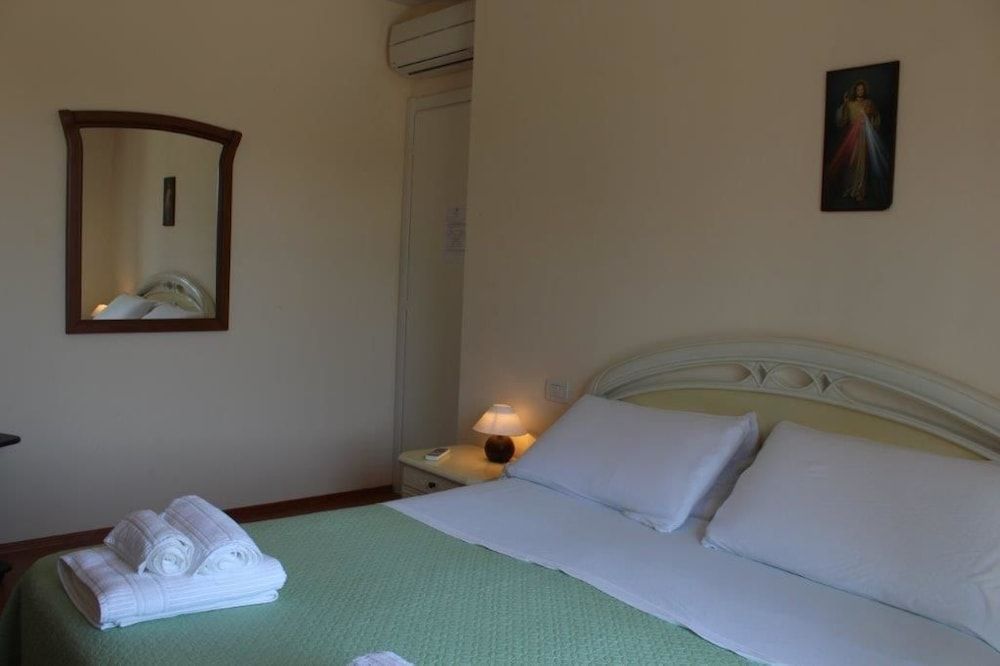 Affittacamere  Alla Tartaruga Triple Room (external private bathroom) 2