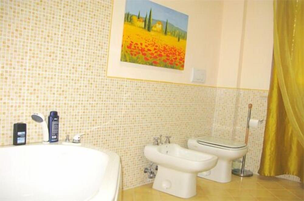 Affittacamere  Alla Tartaruga Family Room, Private Bathroom 8