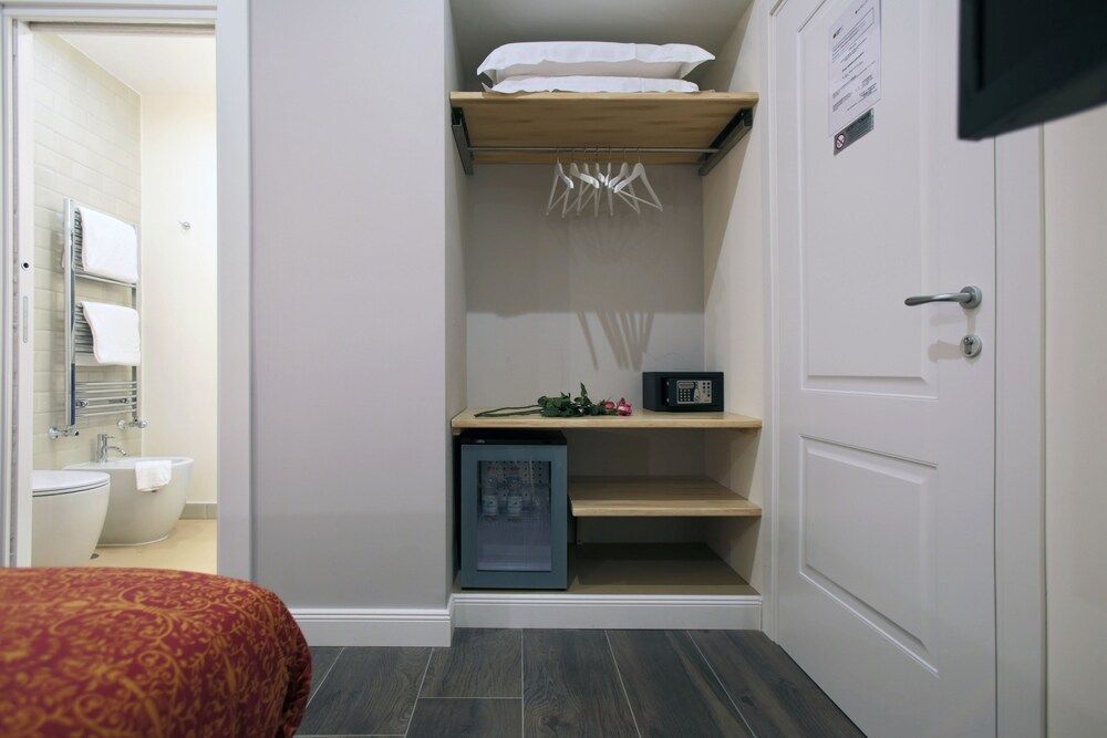 Trevi Contemporary Suite Luxury Double Room, 1 Queen Bed 20