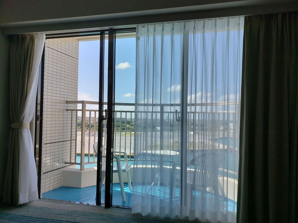 Deluxe Room, Smoking
