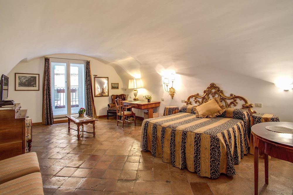 undefined Navona Gallery Suites 9