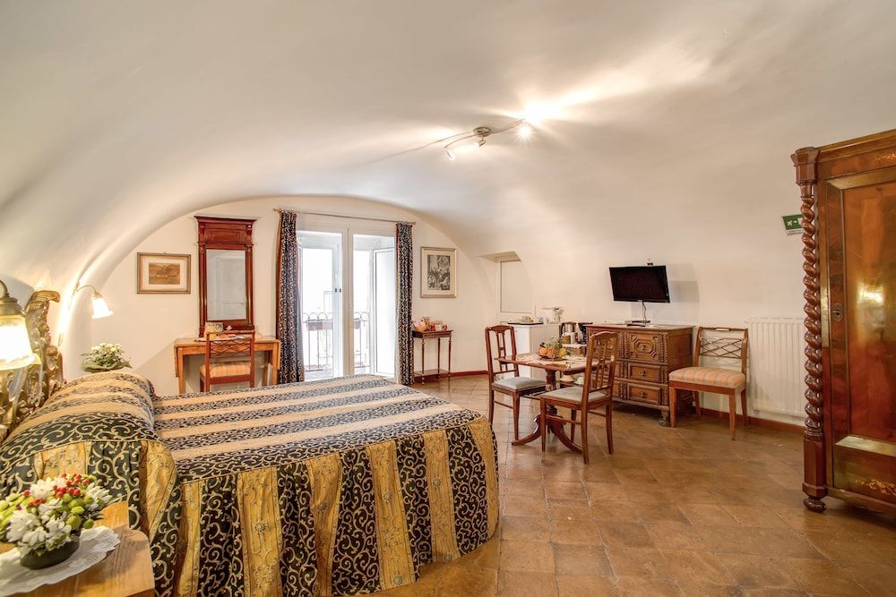 undefined Navona Gallery Suites 4