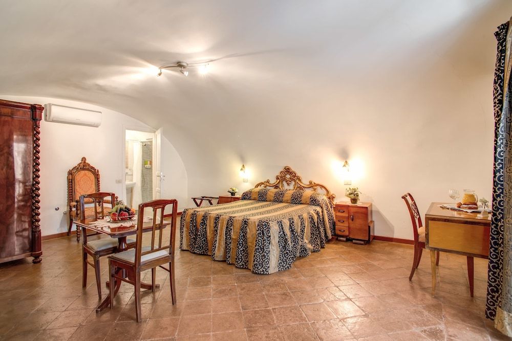 undefined Navona Gallery Suites 8