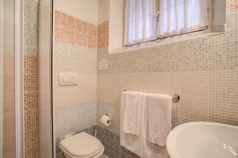 Navona Gallery Suites Room, 2 Queen Beds, Kitchenette 3