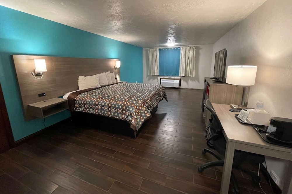Room, 1 King Bed, Accessible, Non Smoking (Mobility, Tub with Grab Bars)