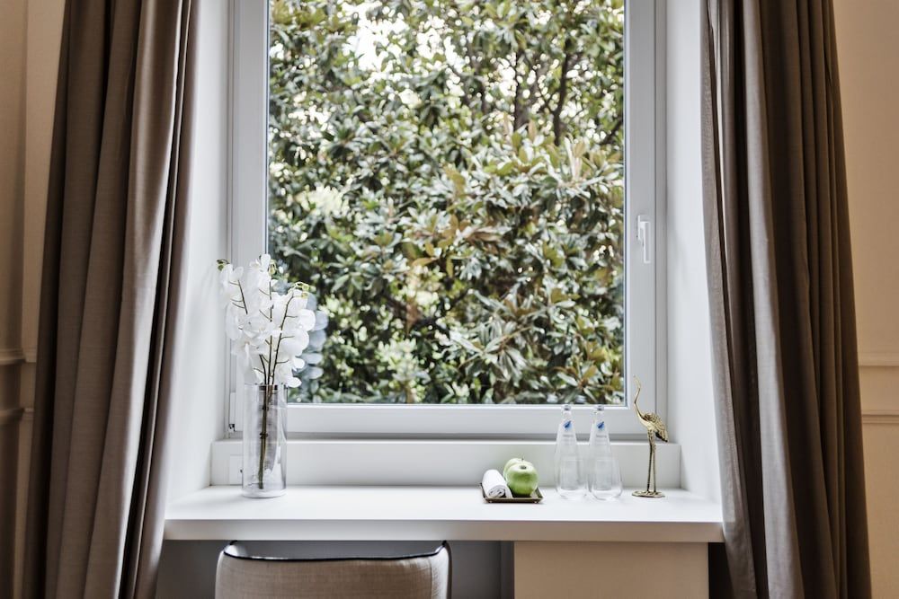 The Shire Hotel Deluxe Double Room 5