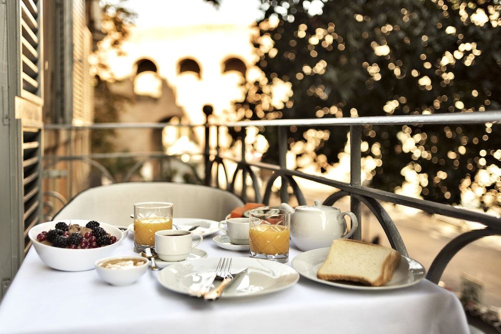 Room Service - Dining