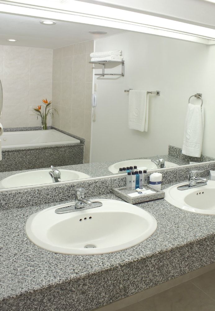 Hotel Estelar Altamira Standard Room, 1 Queen Bed (Standard Queen Bed Room) 4