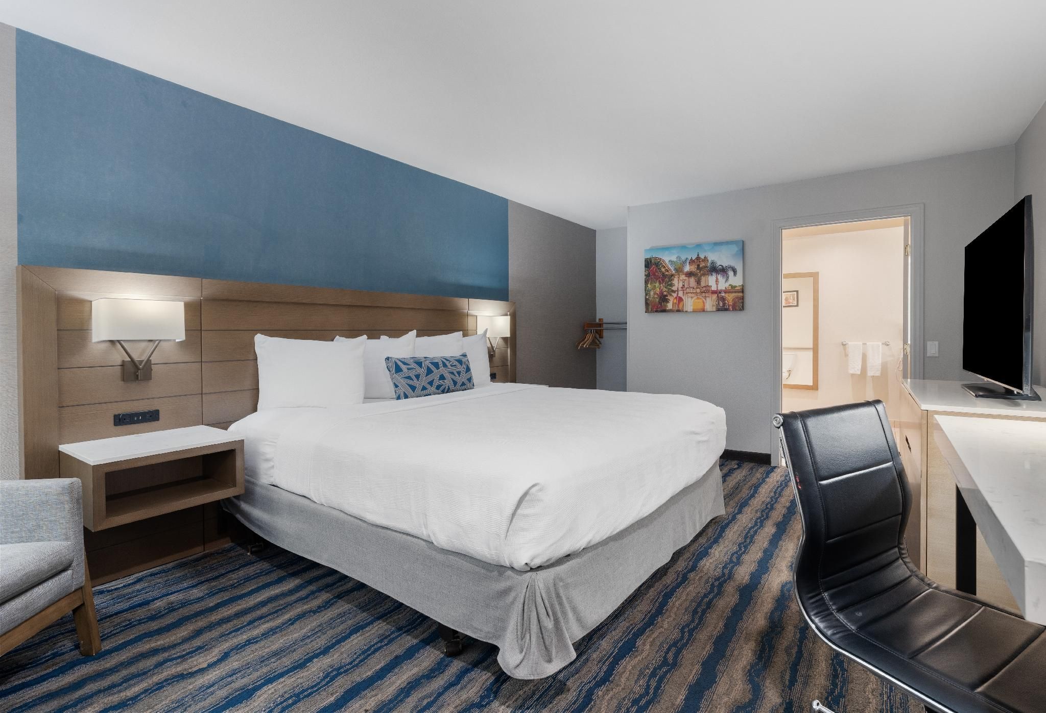Best Western San Diego/Miramar Hotel 1 King Bed, Nonsmoking, Business Class, Sofabed 2