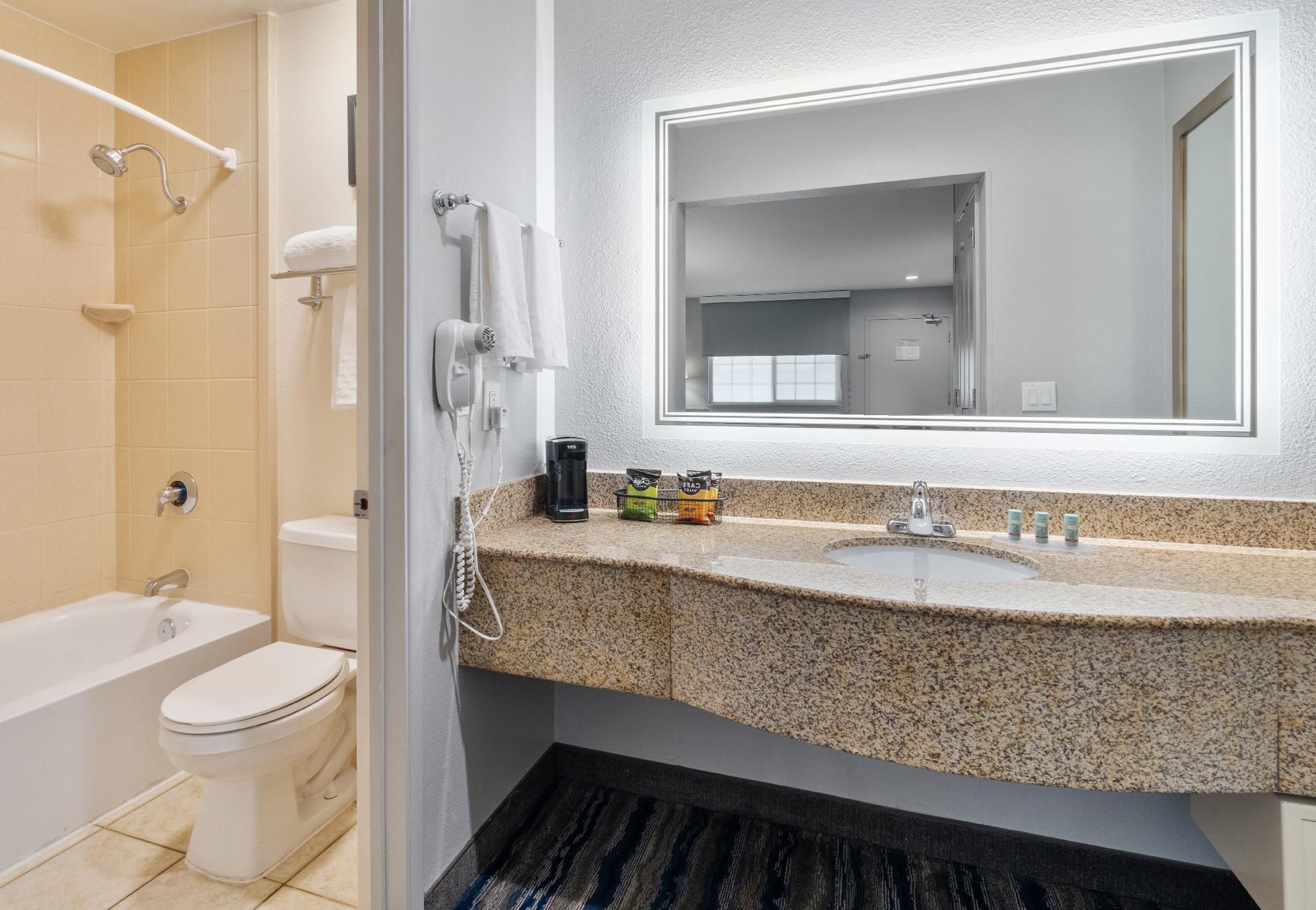 Best Western San Diego/Miramar Hotel 1 King Bed, Nonsmoking, Business Class, Sofabed 3