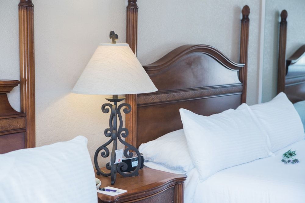 Casa Ojai Inn Deluxe Room, 2 Queen Beds, Patio 3