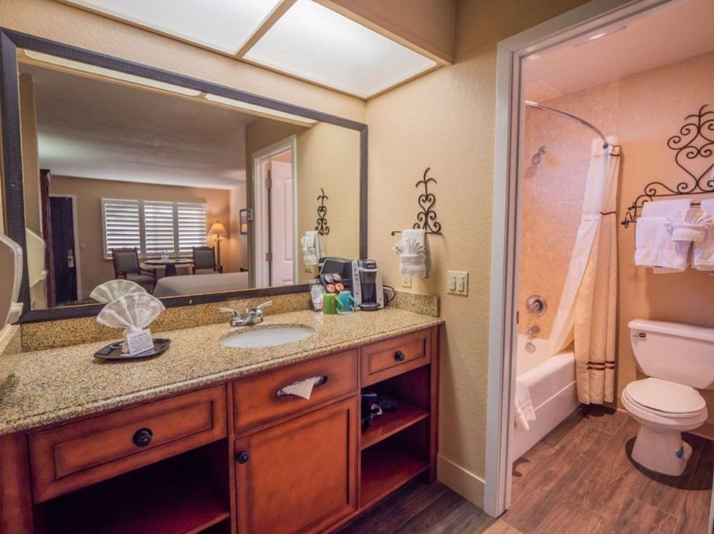 Casa Ojai Inn Deluxe Room, 1 Queen Bed, Patio 4