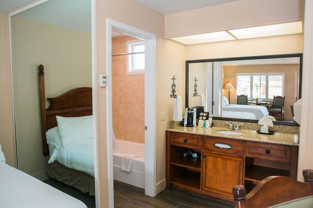 Casa Ojai Inn Deluxe Room, 2 Queen Beds, Patio 12