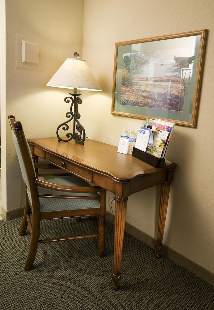 Casa Ojai Inn Deluxe Room, 1 King Bed 9