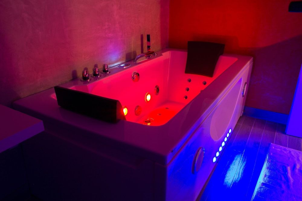 B2in Suite & Office Deluxe Suite, 1 Bedroom, Jetted Tub, Tower 5