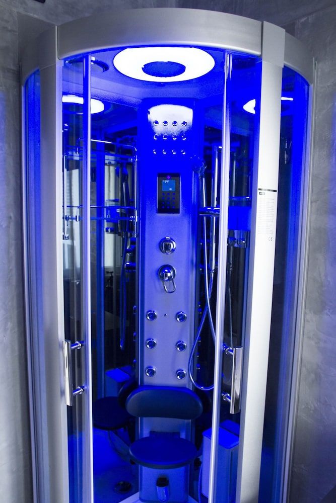 B2in Suite & Office Luxury Suite, 1 Bedroom, Balcony, Tower 9