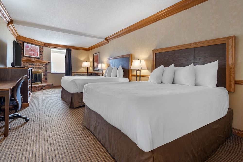 Best Western Parkway Inn & Conference Centre Standard Room, 2 Queen Beds, Non Smoking, Fireplace