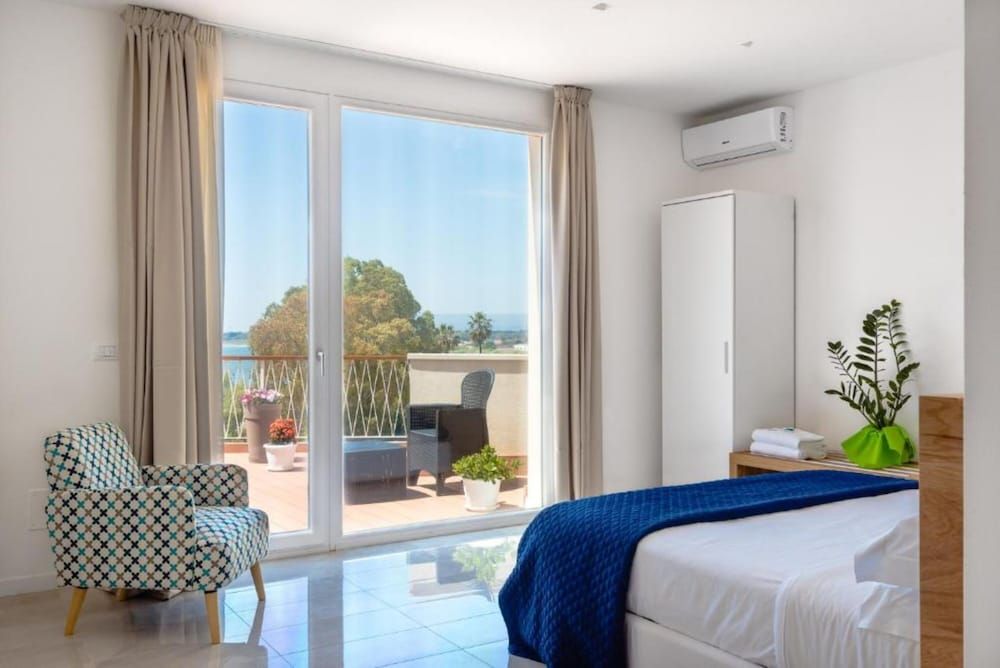 Deluxe Suite, Sea View