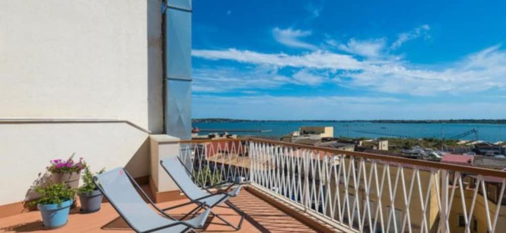 Deluxe Apartment, 1 Double Bed, Sea View